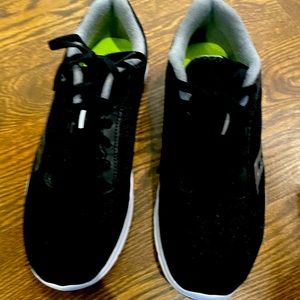 Ladies Saucony running shoes